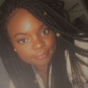 Meet your Posher, Alexis